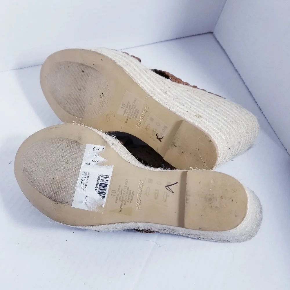EXPRESS BROWN WEDGES SIZE WOMENS 10